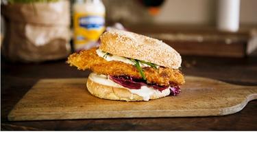 Chicken burger met Hellmann's